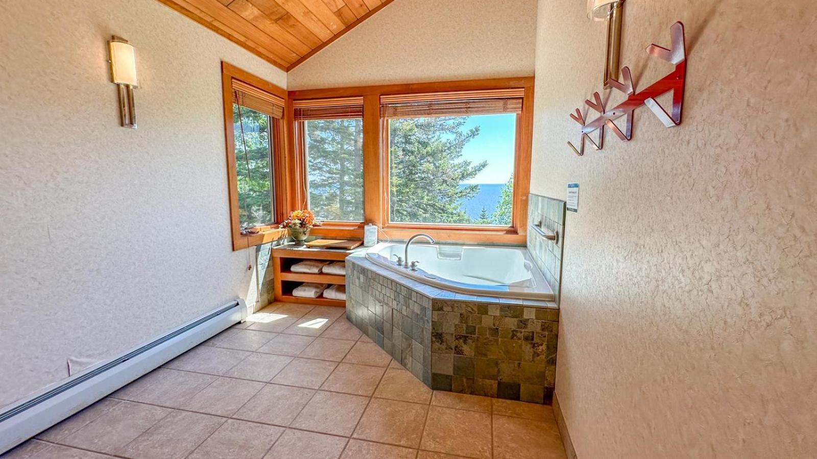 Cliffhouse 677 With Lake Superior Views By Cascade Vacation Rentals Lutsen Exterior photo